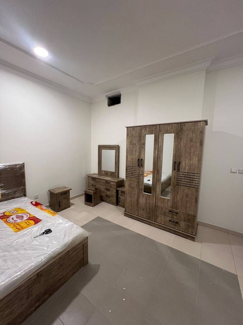 Al Khalidiyah, Furniture, SAR 11,  New Bedroom Set Sale Online Home Devlree