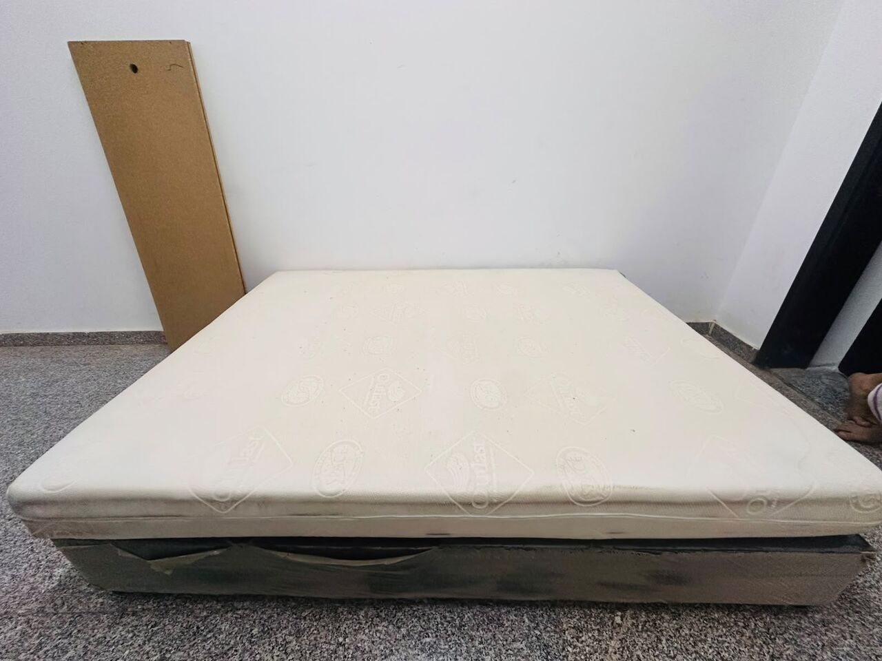 Al Murabba, Furniture, SAR 300,  King Size Bed With Mattresses - ONLY 6 MONTHS OLD