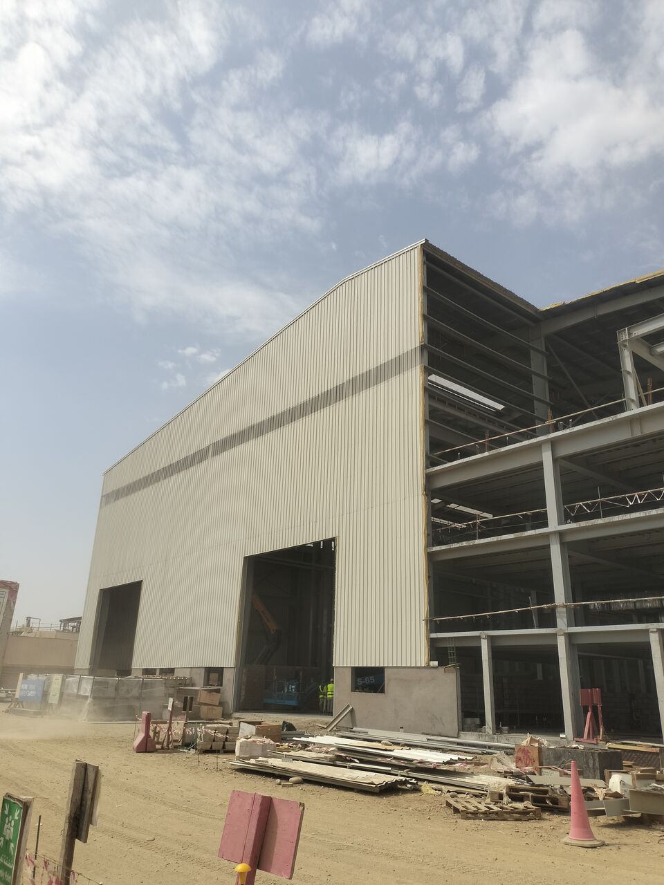 Yanbu, Job Seekers, Metal Sheet And Insulation Installation