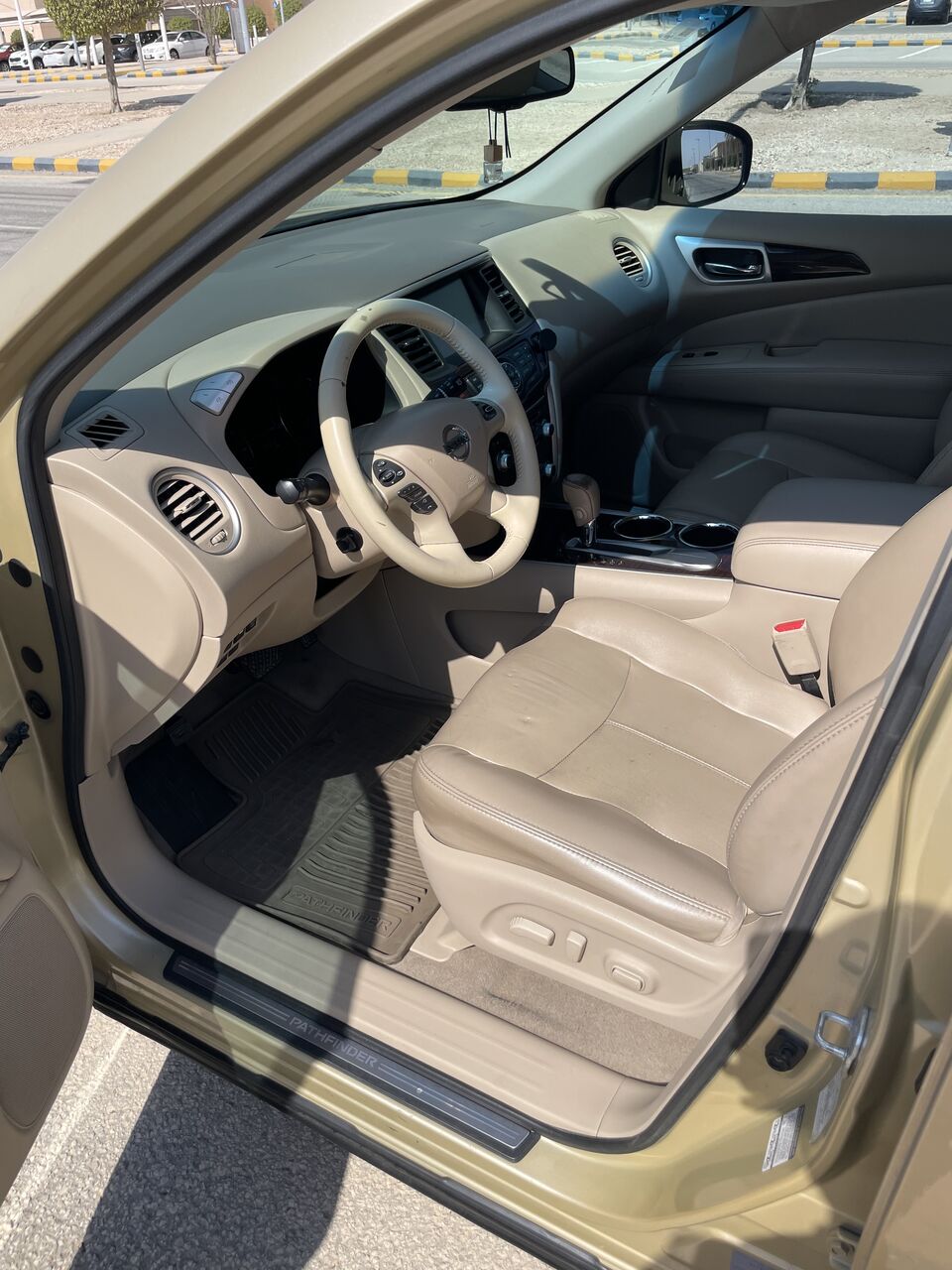 Dammam, Vehicles, Cars & Trucks , SAR 35000,  Nissan Pathfinder,  2014,  Automatic,  302000 KM,    SV For Sale