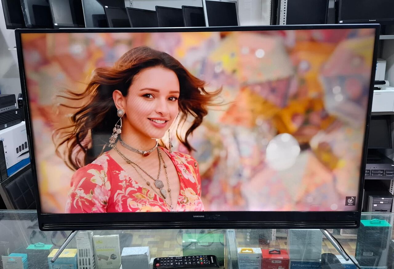 Manama, Computers, BHD 33,  Samsung 40" Smart LED TV With Original Remote Good Working (Price 33/-BD) Call: 34593559