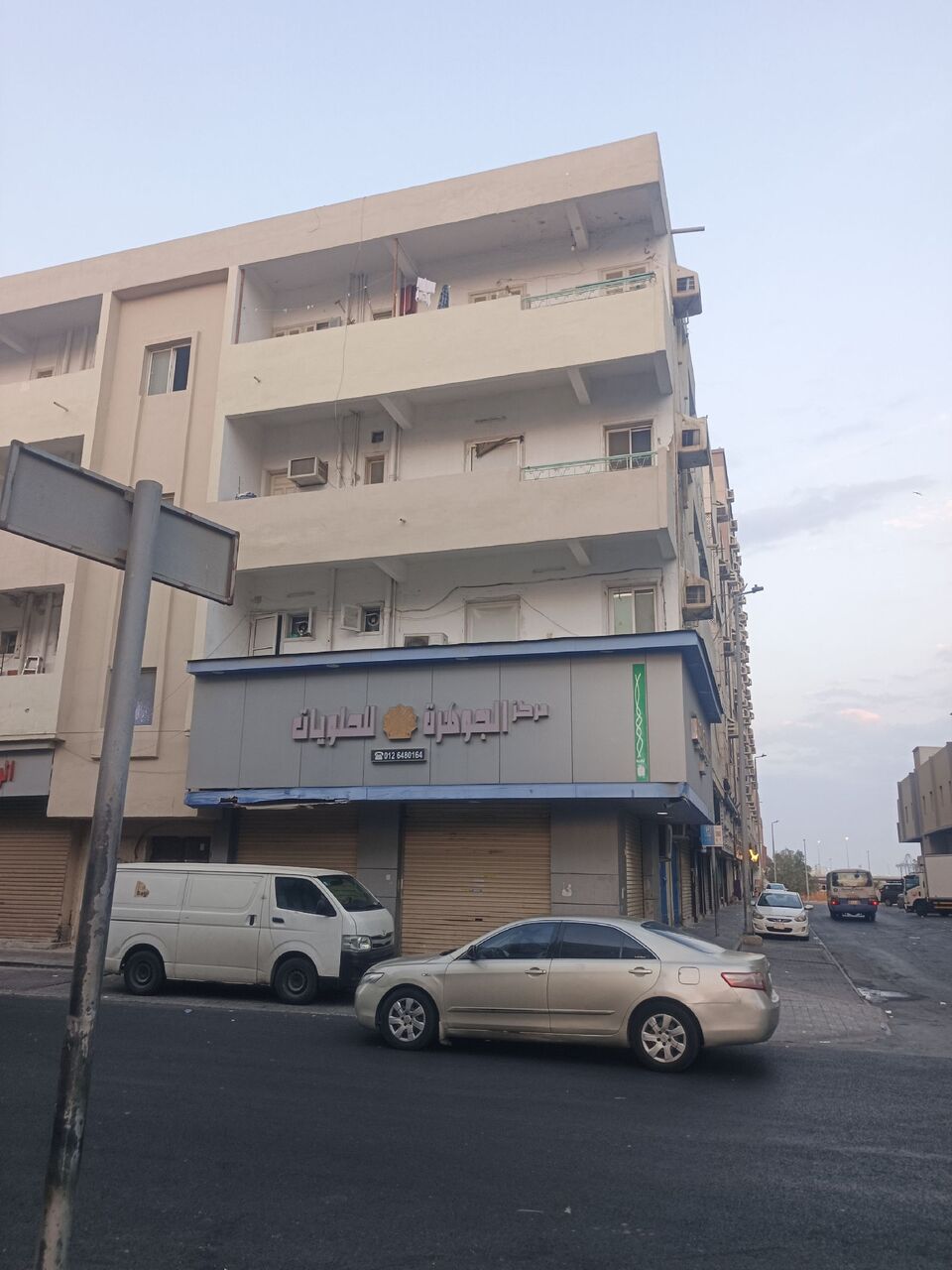 Jeddah, Roommates, SAR 650/month,  Room Available In 2 Bed Room Flate.  One Room Available Only Pakistani