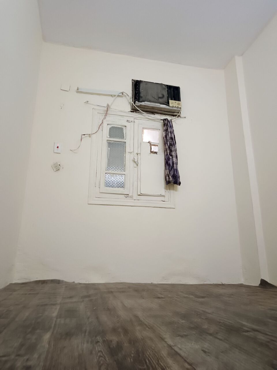 Jeddah, Roommates, SAR 650/month,  Room Available In 2 Bed Room Flate.  One Room Available Only Pakistani