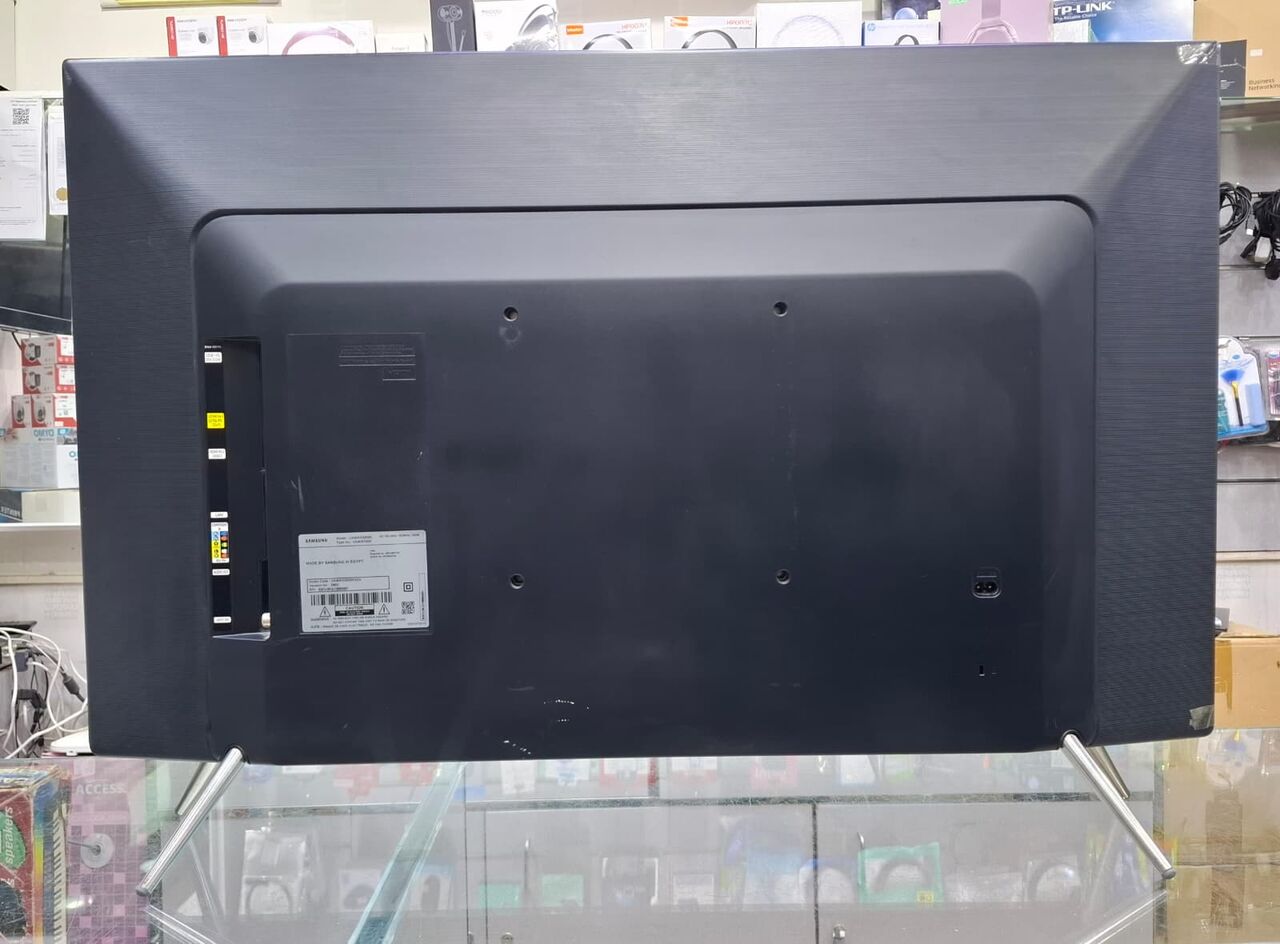 Isa Town, Computers, BHD 33,  Samsung 40" Smart LED TV With Original Remote Good Working (Price 33/-BD) Call: 34593559