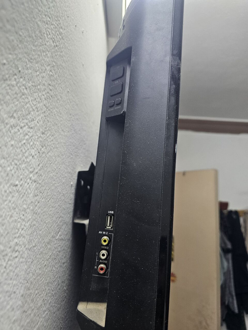 Riyadh, Electronics, SAR 200,  Television (ugine)