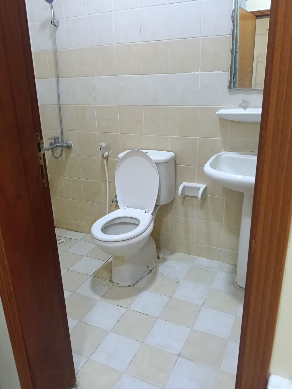 Gudaibiya, Apartments, Flats, Houses & Villas, BHD 210/month,  2 BR,  2 Bedroom Unfurnished Flat For Rent With Ewa