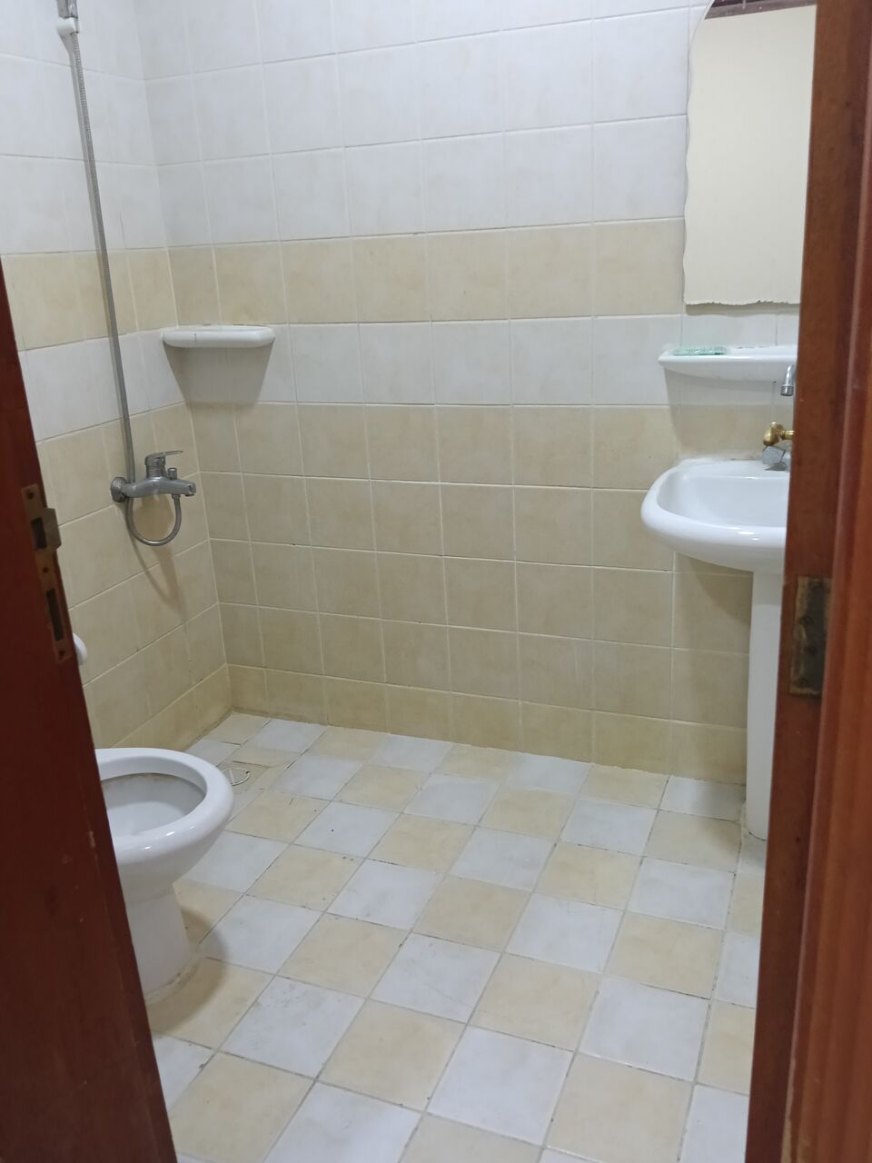 Gudaibiya, Apartments, Flats, Houses & Villas, BHD 210/month,  2 BR,  2 Bedroom Unfurnished Flat For Rent With Ewa