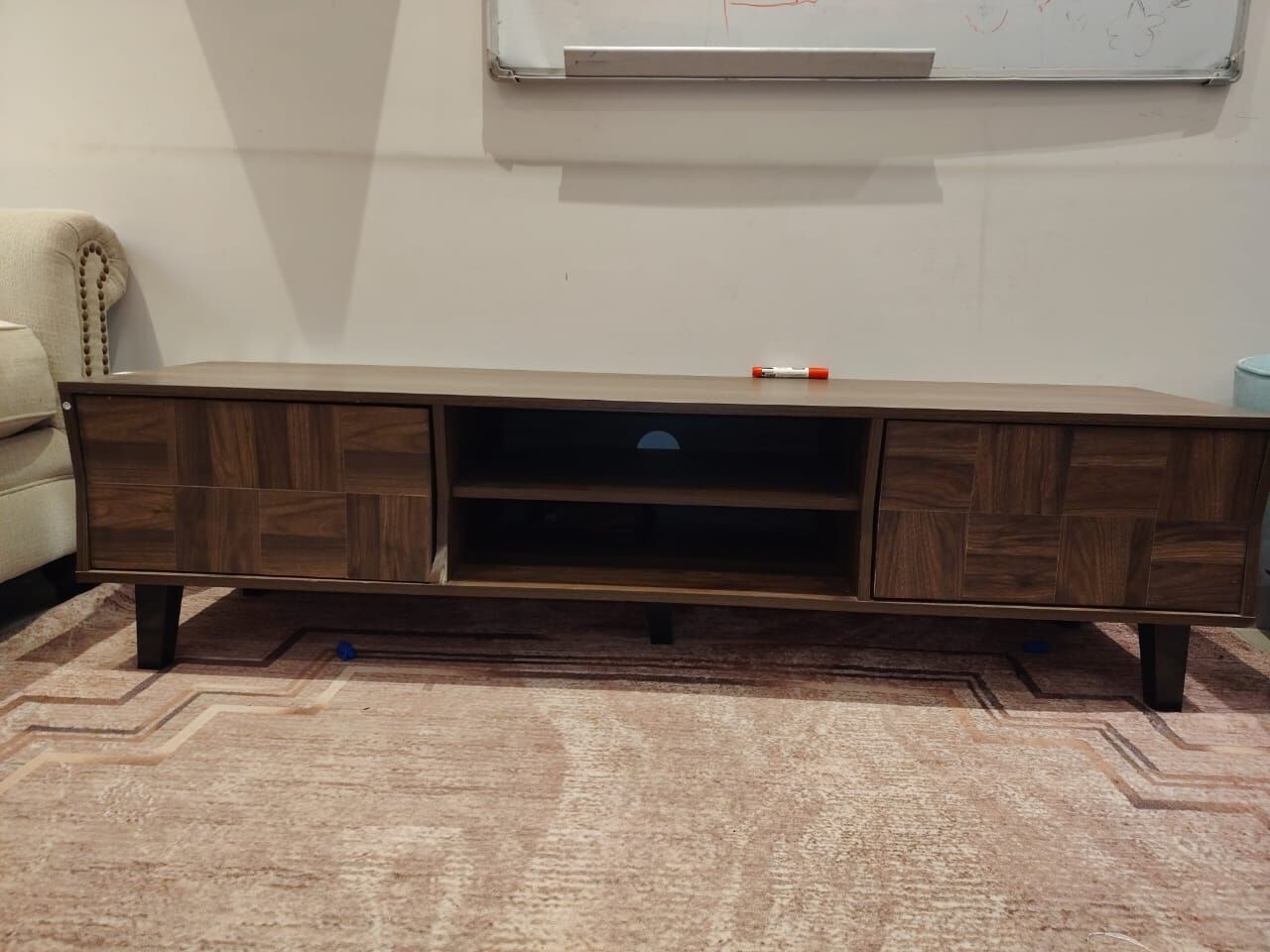 Umm Al Hamam, Furniture, SAR 200,  طاولة تلفزيون للبيع – بحالة جيدة