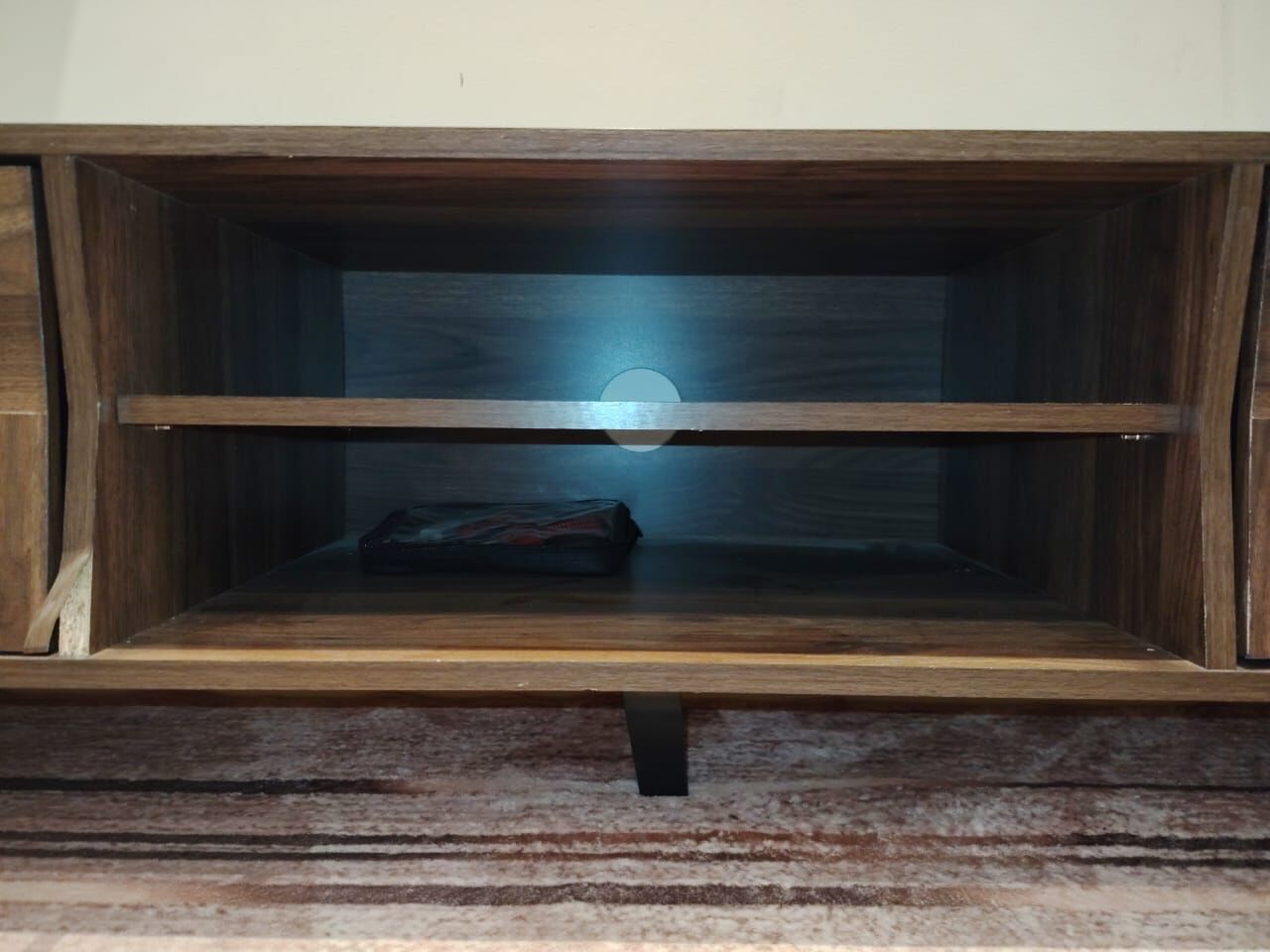 Umm Al Hamam, Furniture, SAR 200,  طاولة تلفزيون للبيع – بحالة جيدة