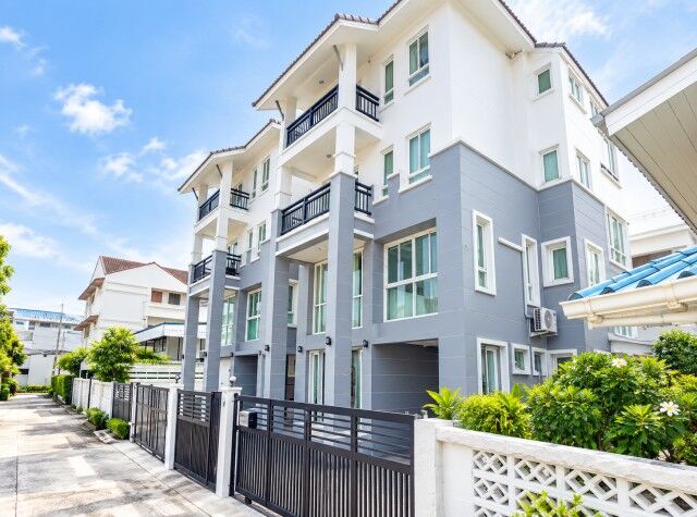 Bangkok, Villas, THB 74998,  27 Sq. Feet,  ใกล้ BTS เอกมัย 2 กม. ทาวน์โฮม 3.5 ชั้นพร้อมช