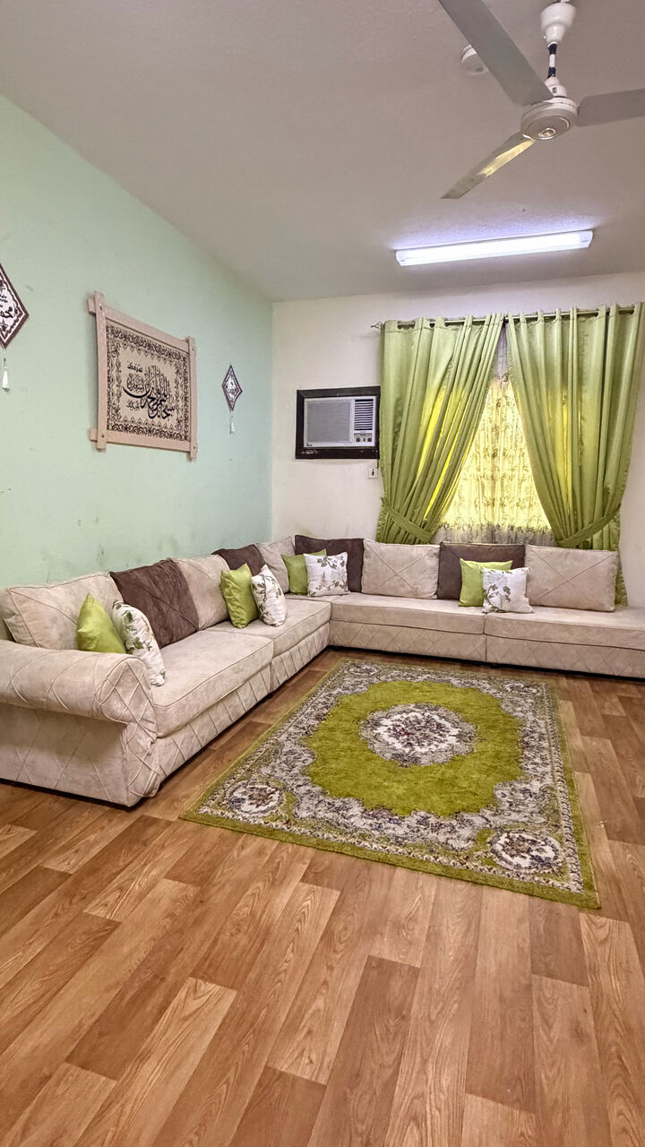 Jubail, Items Wanted, Air Fryer Sofa Set With Curtain Wall Hangings And Carpet