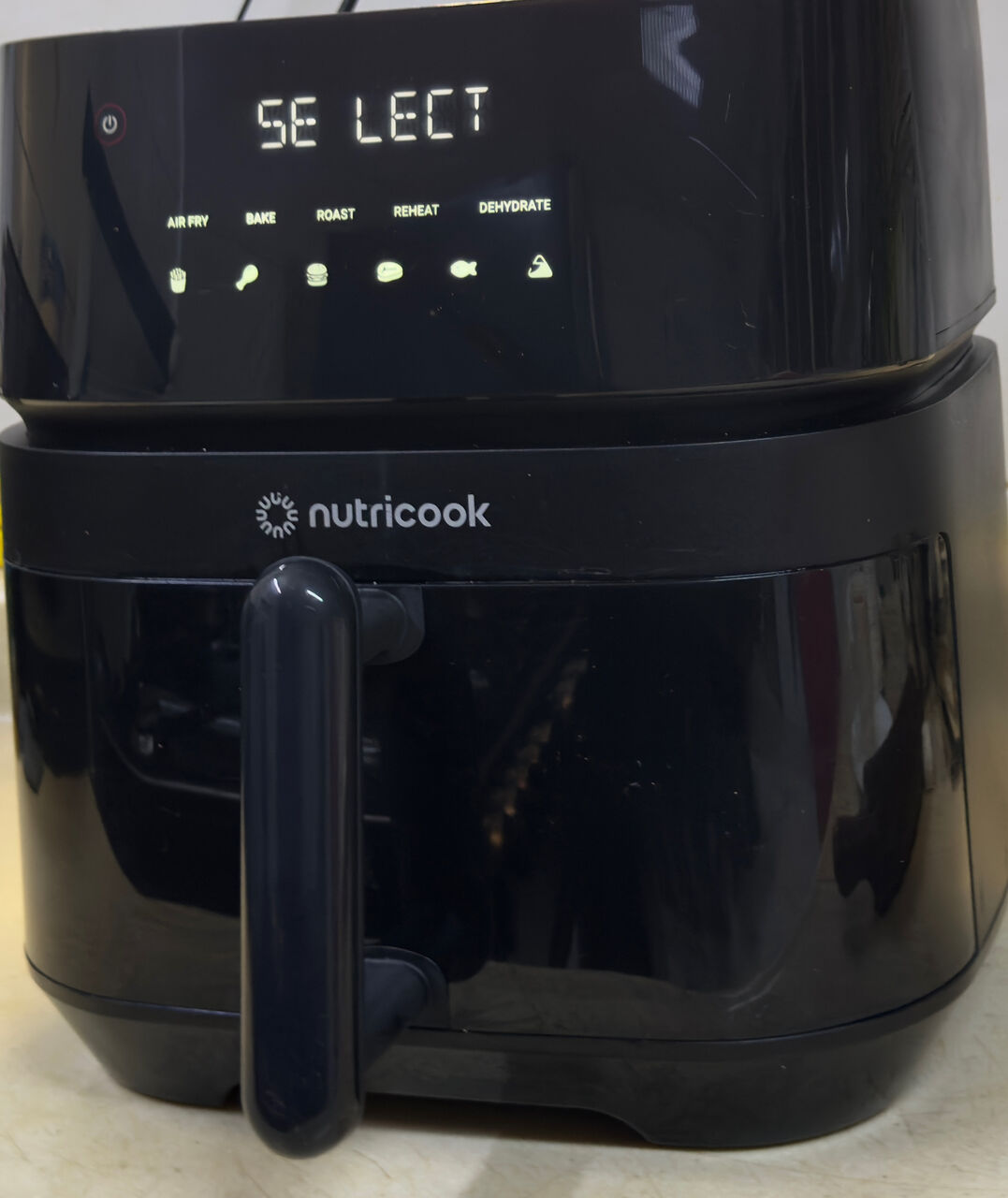 Jubail, Items Wanted, Air Fryer Sofa Set With Curtain Wall Hangings And Carpet