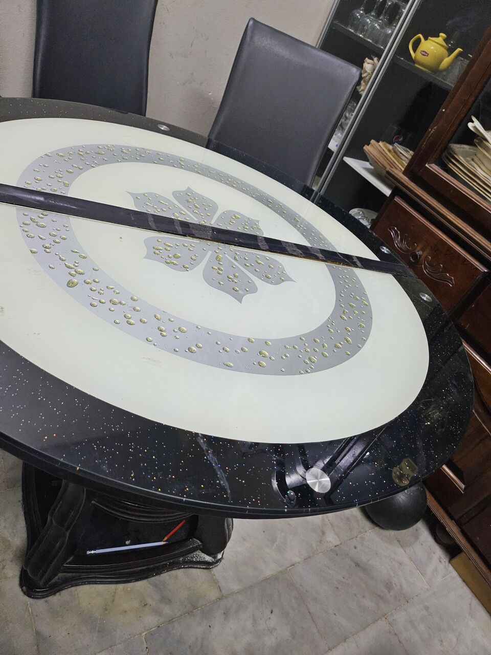 Jeddah, Furniture, SAR 150,  Glass Dining Table With 2 Chairs And FREE Tv Console