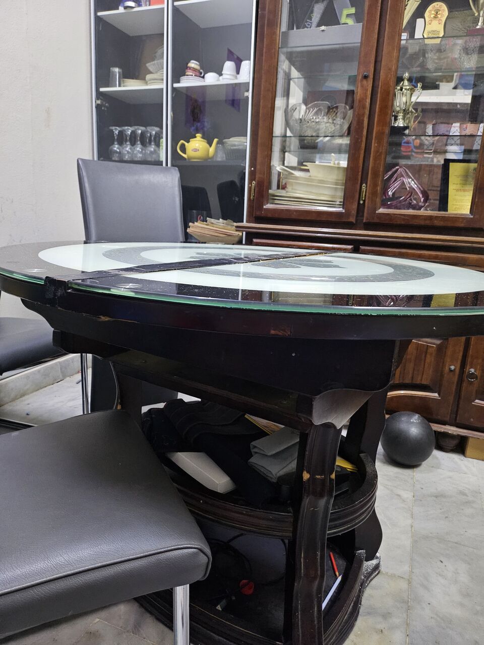 Jeddah, Furniture, SAR 150,  Glass Dining Table With 2 Chairs And FREE Tv Console
