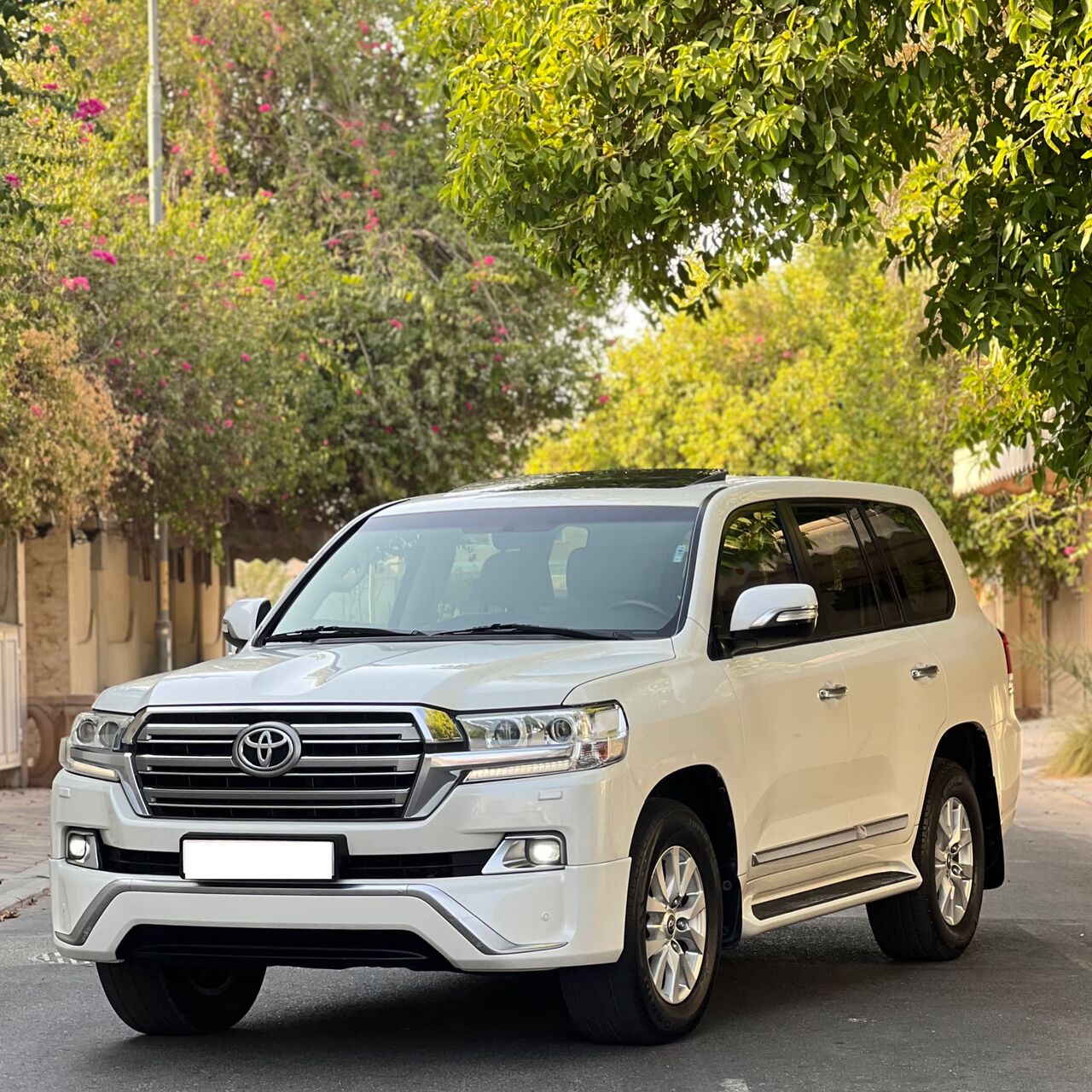 Riffa, Vehicles, Cars & Trucks , BHD 15800,  TOYOTA LAND CRUISER GXR V8 2017 WHITE,  2017,  Automatic,  277000 KM,