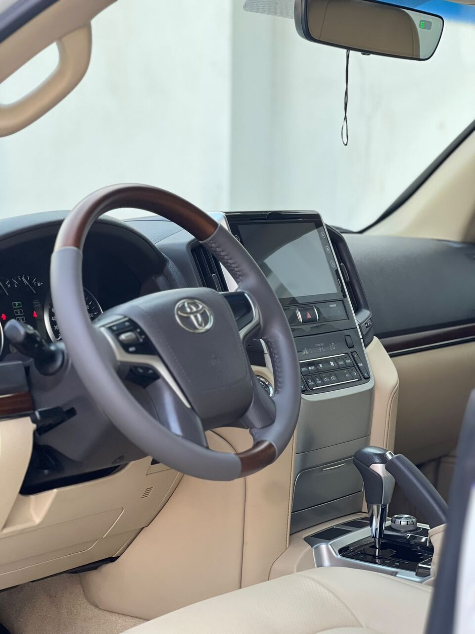 Riffa, Vehicles, Cars & Trucks , BHD 15800,  TOYOTA LAND CRUISER GXR V8 2017 WHITE,  2017,  Automatic,  277000 KM,