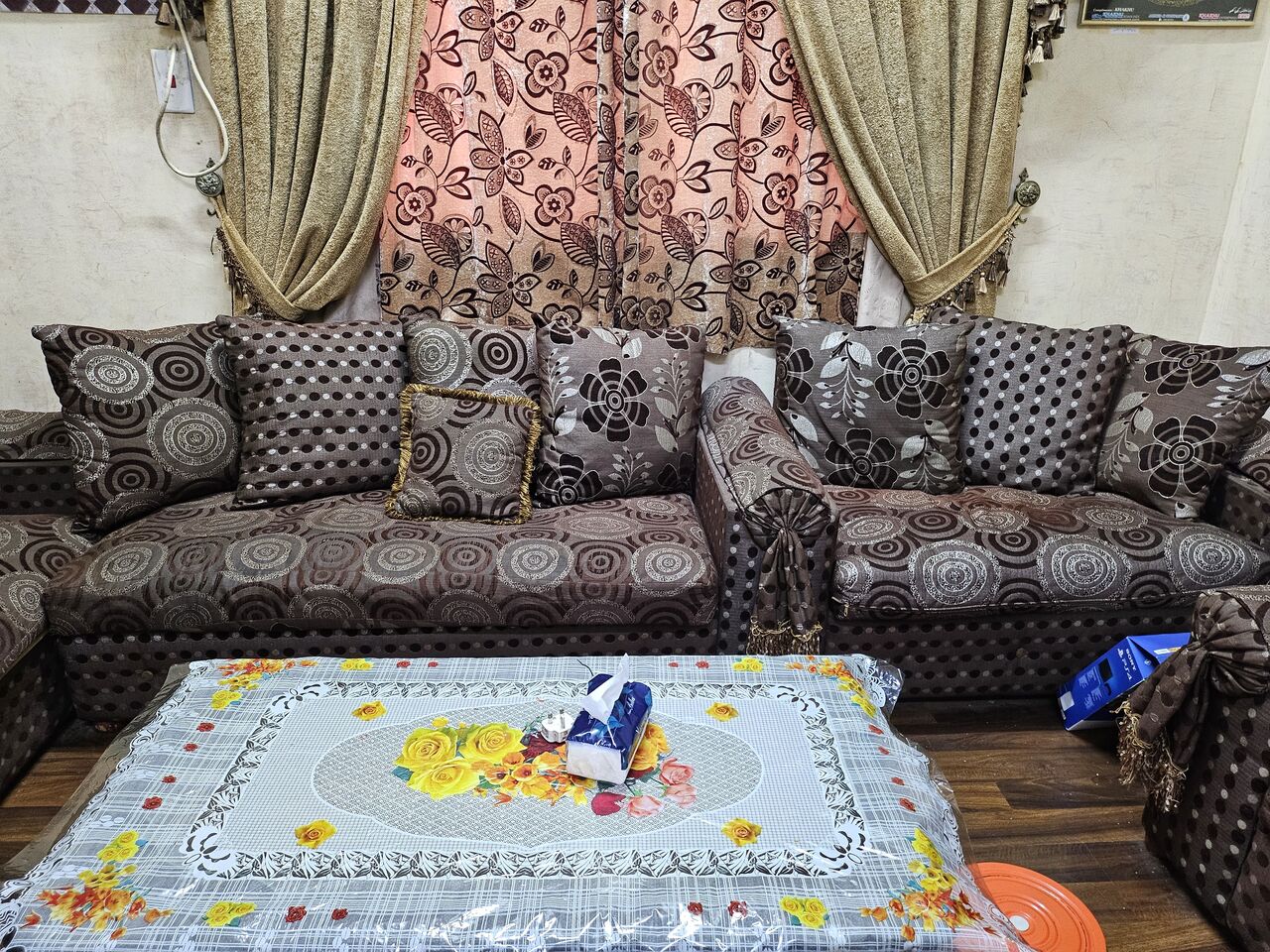 Jeddah, Furniture, SAR 450,  15 Seater Sofa Set With FREE CURTAINS AND CARPET