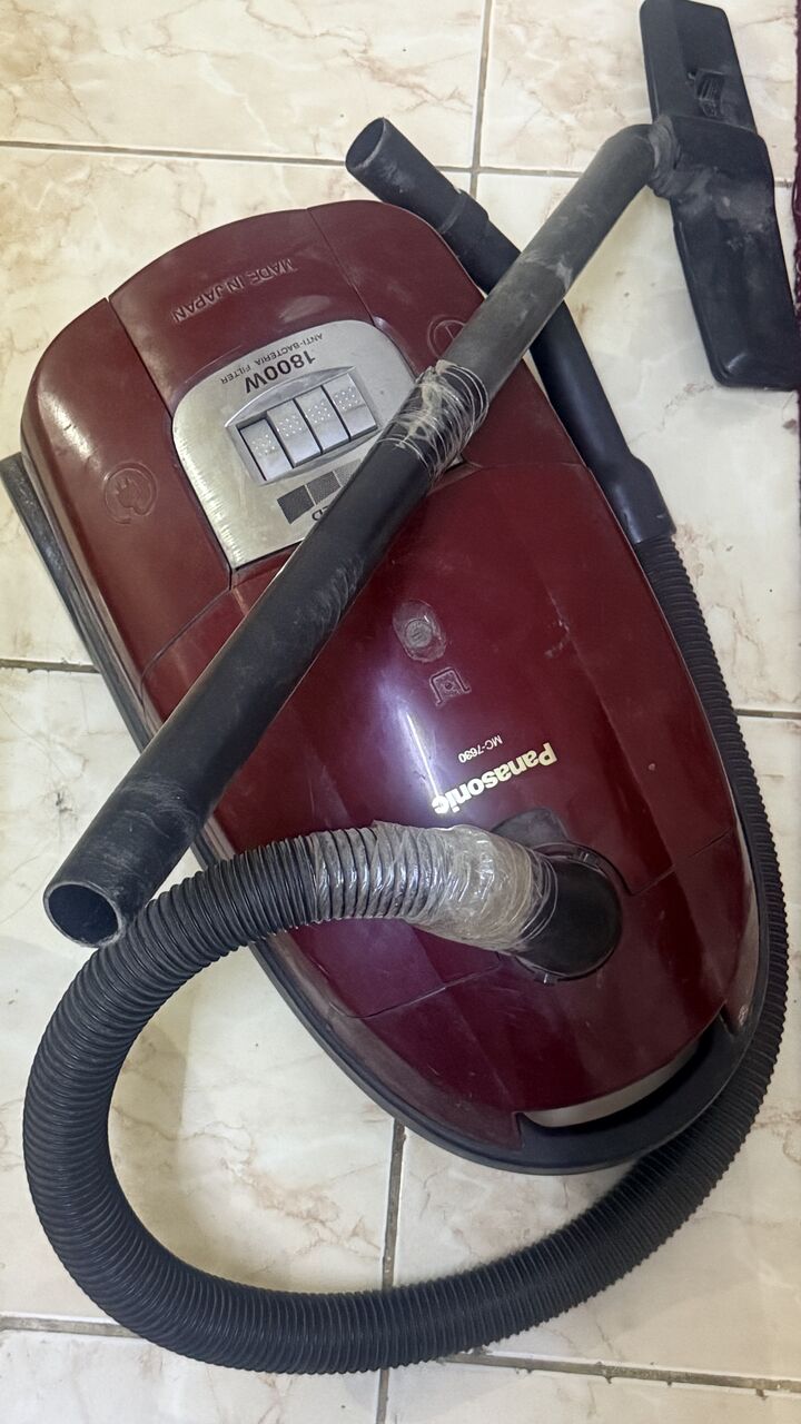 Riyadh, Furniture, SAR 400,  Urgent: Sofa Set + FREE Vacuum Cleaner (negotiable).