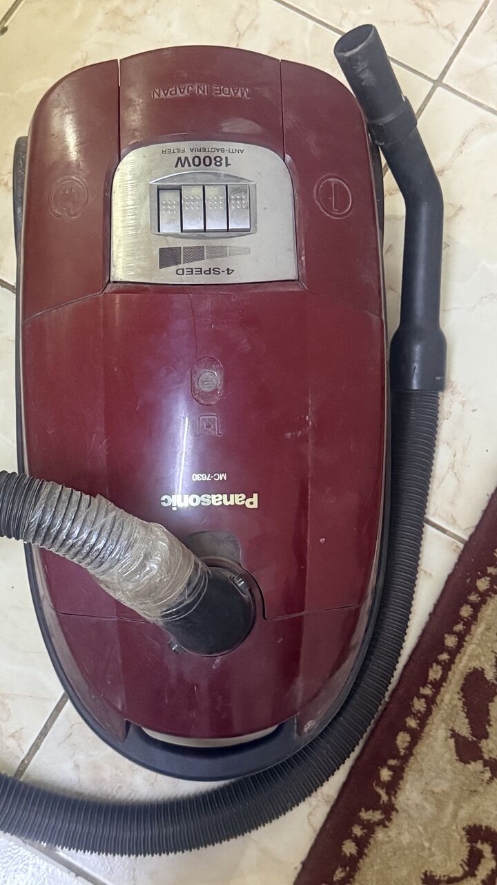 Riyadh, Furniture, SAR 400,  Urgent: Sofa Set + FREE Vacuum Cleaner (negotiable).