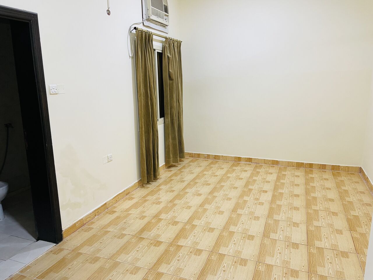 Gudaibiya, Apartments, Flats, Houses & Villas, BHD 200/month,  2 BR,  ***** 2 Bath Flat For Rent INCLUDING Electricity In Gudaibiya*******