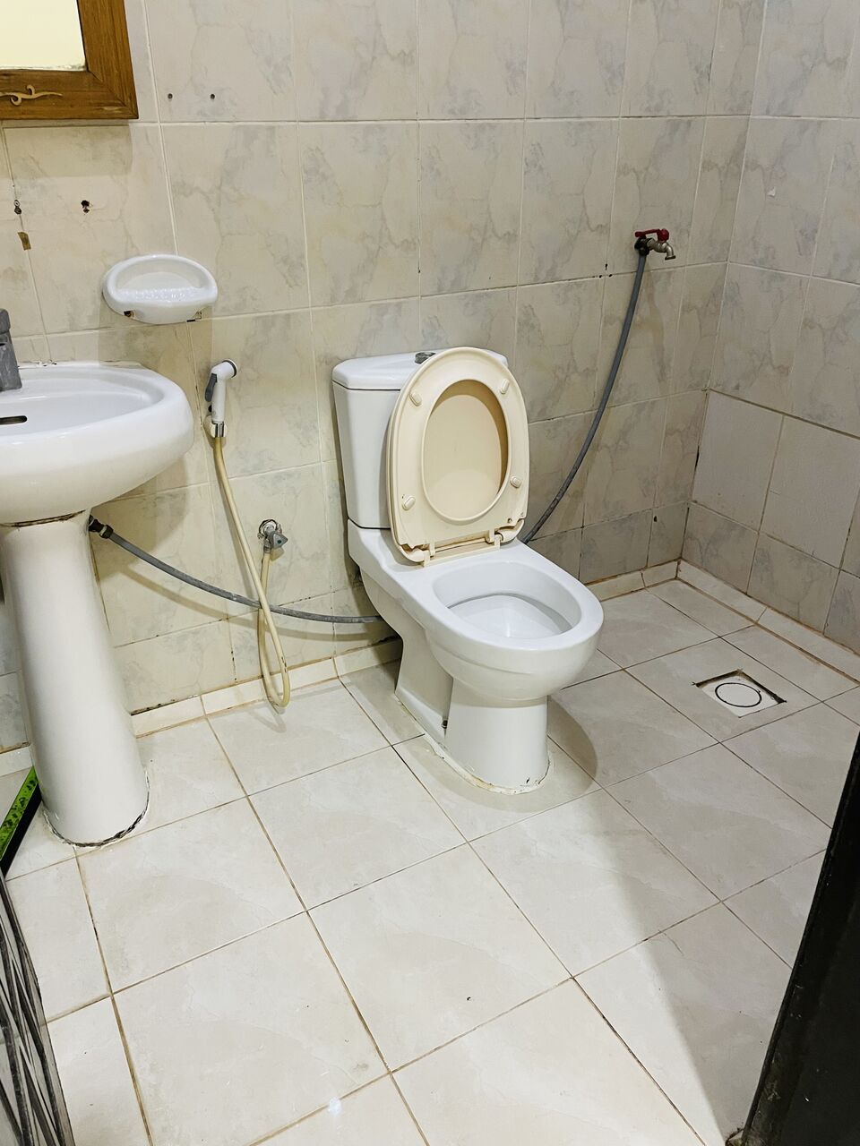 Gudaibiya, Apartments, Flats, Houses & Villas, BHD 200/month,  2 BR,  ***** 2 Bath Flat For Rent INCLUDING Electricity In Gudaibiya*******