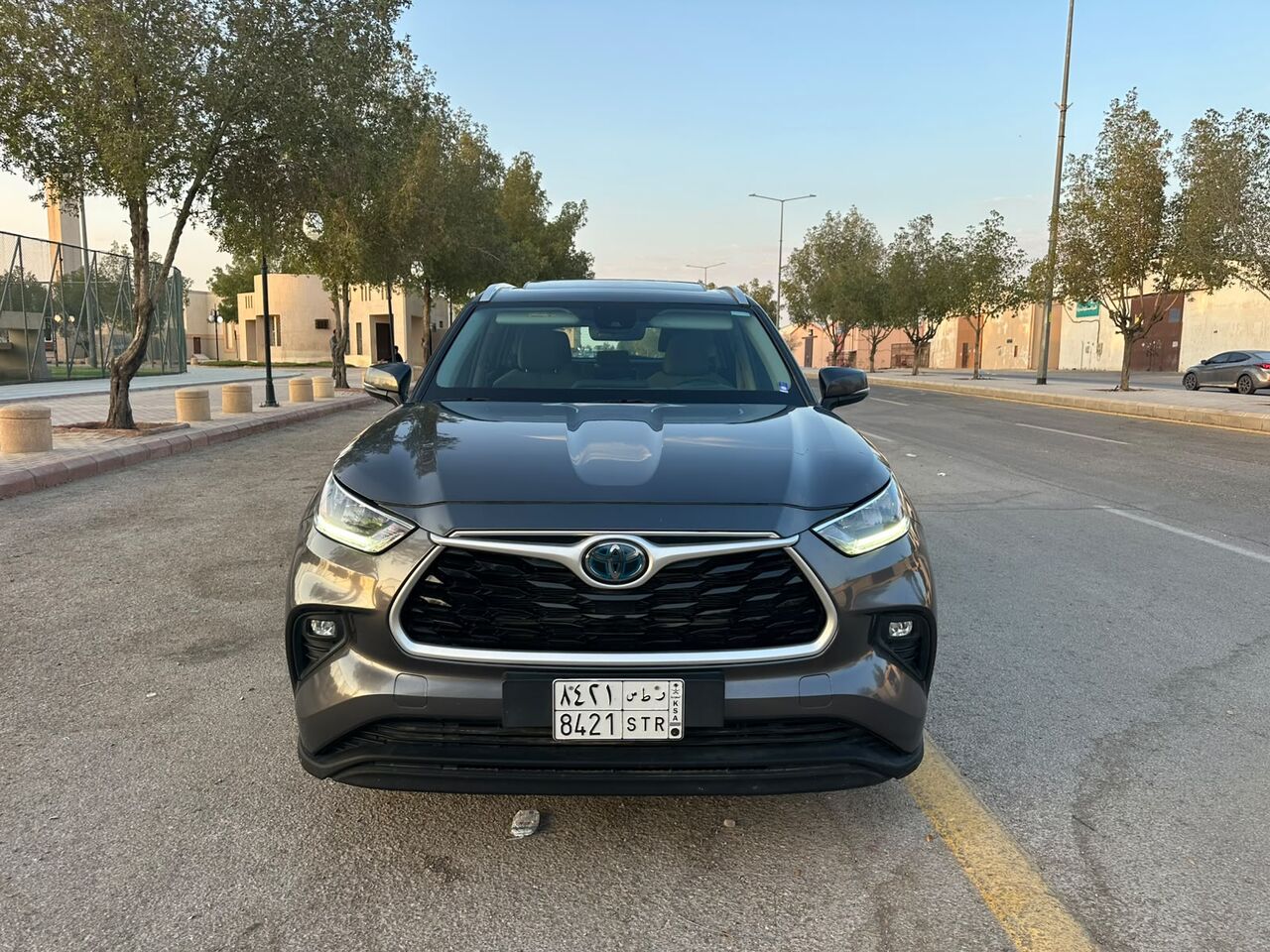 Riyadh, Vehicles, Cars & Trucks , SAR 125000,  Toyota Highlander Hybrid GLE,  2023,  Automatic,  71000 KM,    With Sunroof N Accident Free Car For Sales