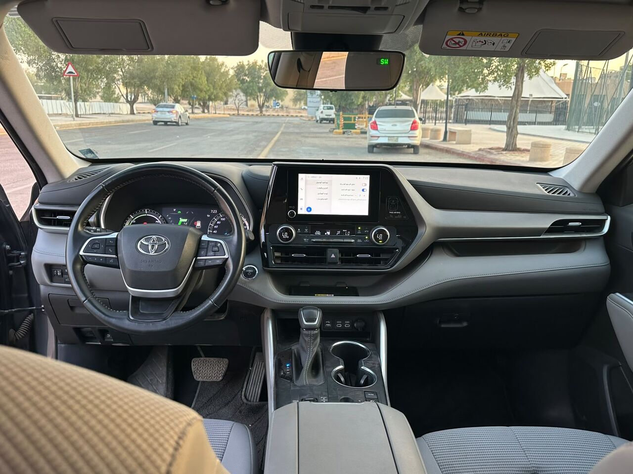 Riyadh, Vehicles, Cars & Trucks , SAR 125000,  Toyota Highlander Hybrid GLE,  2023,  Automatic,  71000 KM,    With Sunroof N Accident Free Car For Sales