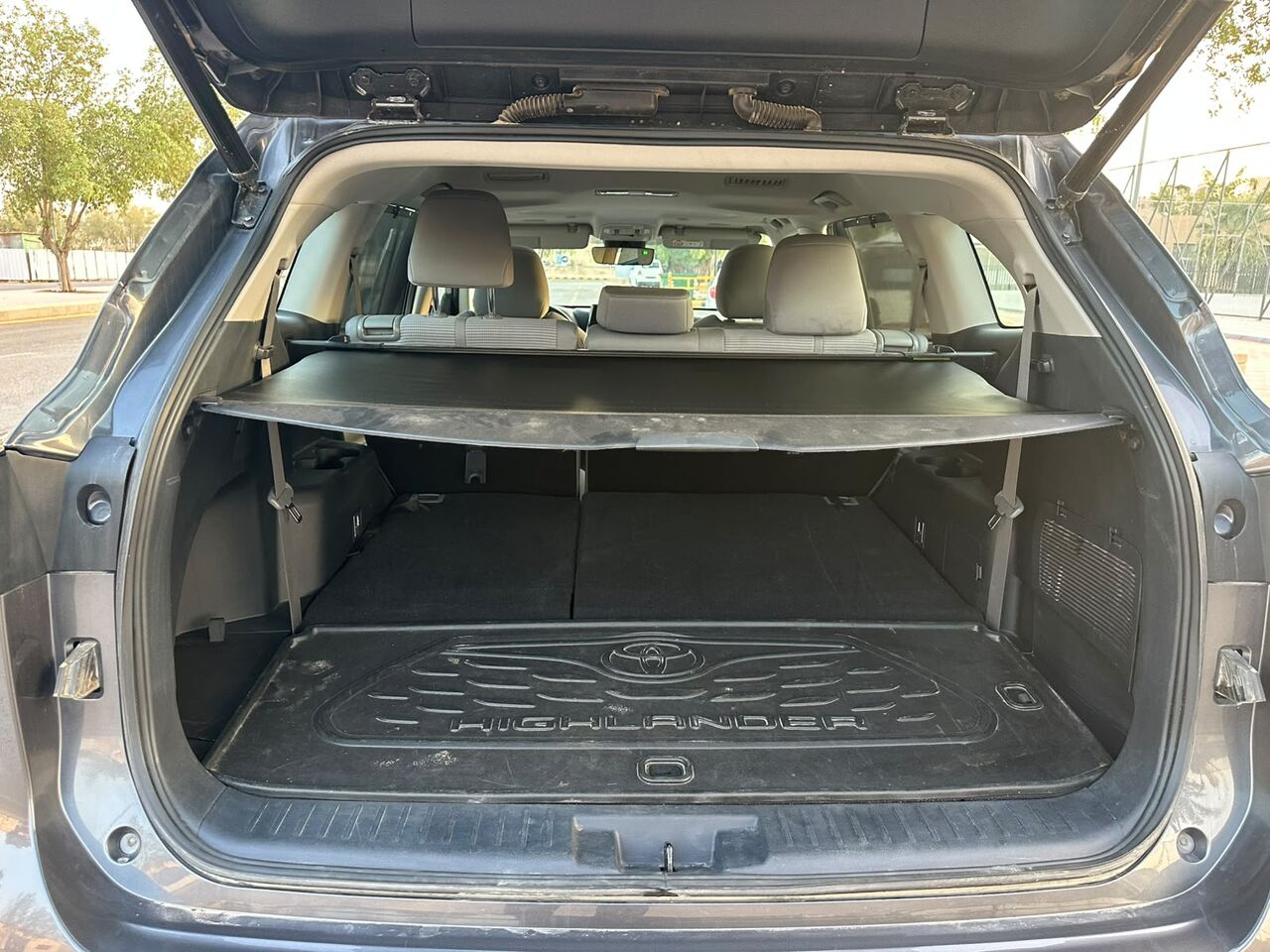 Riyadh, Vehicles, Cars & Trucks , SAR 125000,  Toyota Highlander Hybrid GLE,  2023,  Automatic,  71000 KM,    With Sunroof N Accident Free Car For Sales