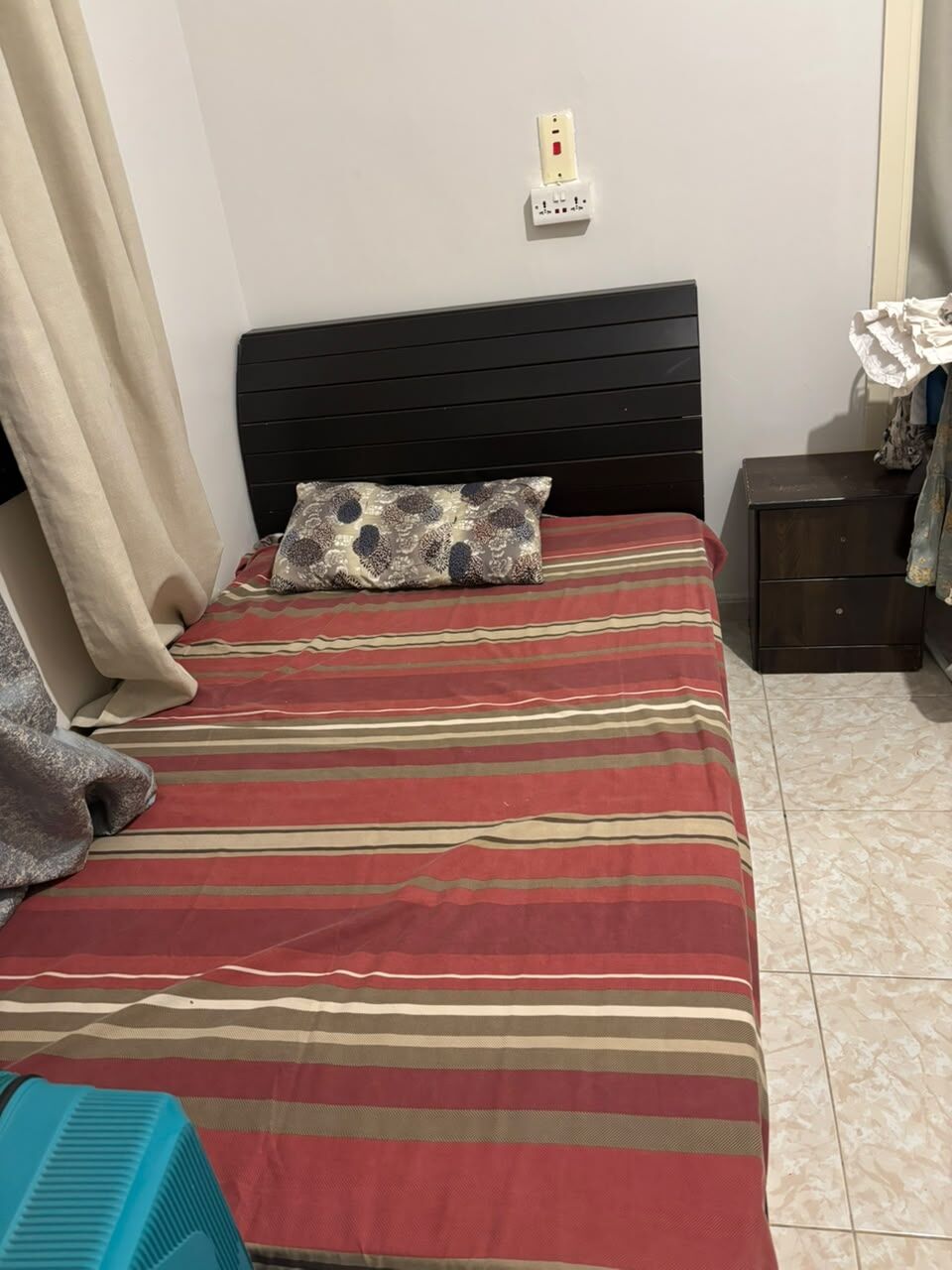 Jeddah, Household Items, House Hold Items For Sale (Bedroom Set, Washing Machine, Sofa, Dining Table, Refrigerator)