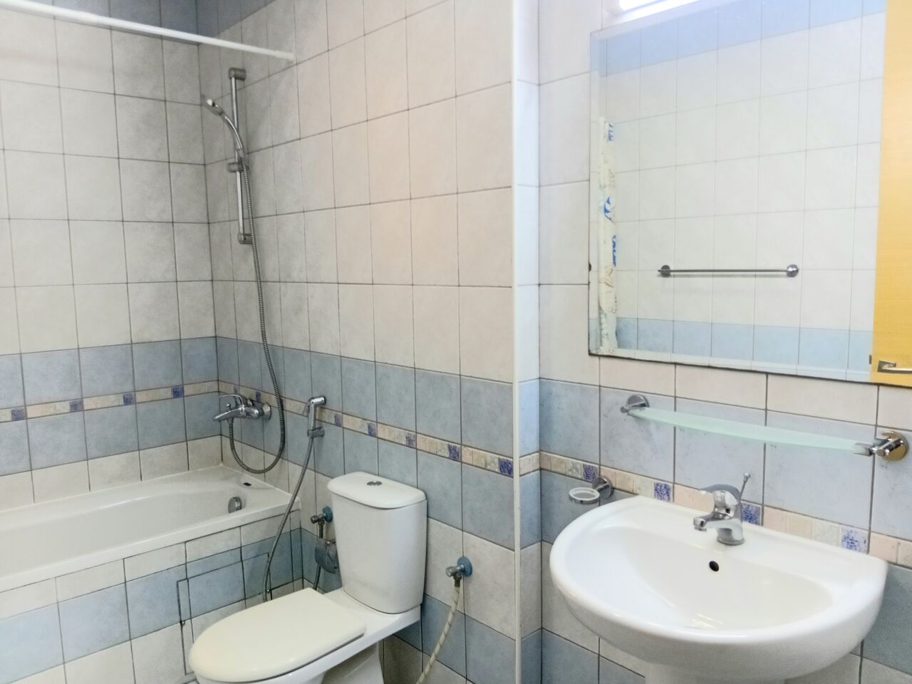 Adliya, Apartments, Flats, Houses & Villas, BHD 380/month,  2 BR,  Fully-furnished | Adliya | Parking | Pool | Gym | Wifi | EWA LMT BD38