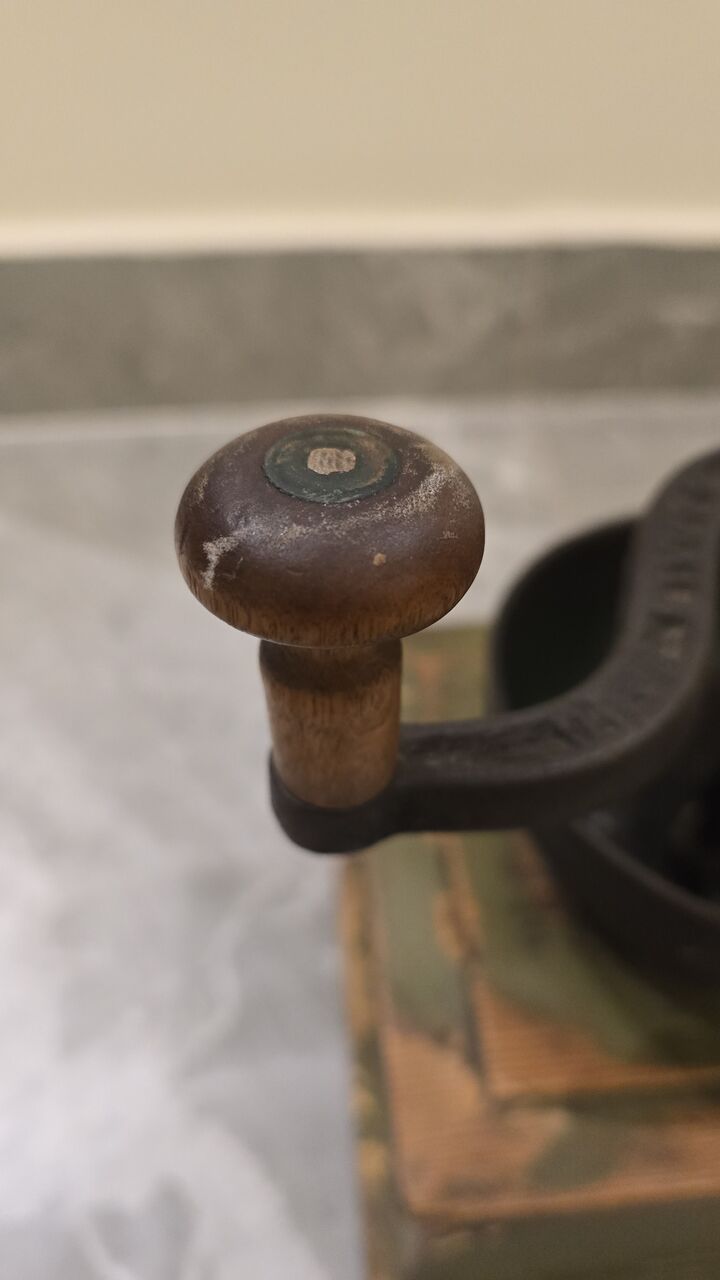 Riyadh, Collectibles, SAR 600,  Vintage Antique Grinders