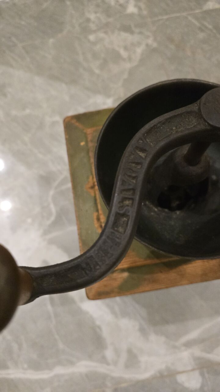 Riyadh, Collectibles, SAR 600,  Vintage Antique Grinders