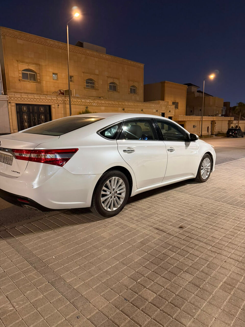 Riyadh, Vehicles, Cars & Trucks , SAR 42000,  Toyota Avalon,  2013,  Automatic,  383000 KM,    Limited &ndash; Fully Loaded