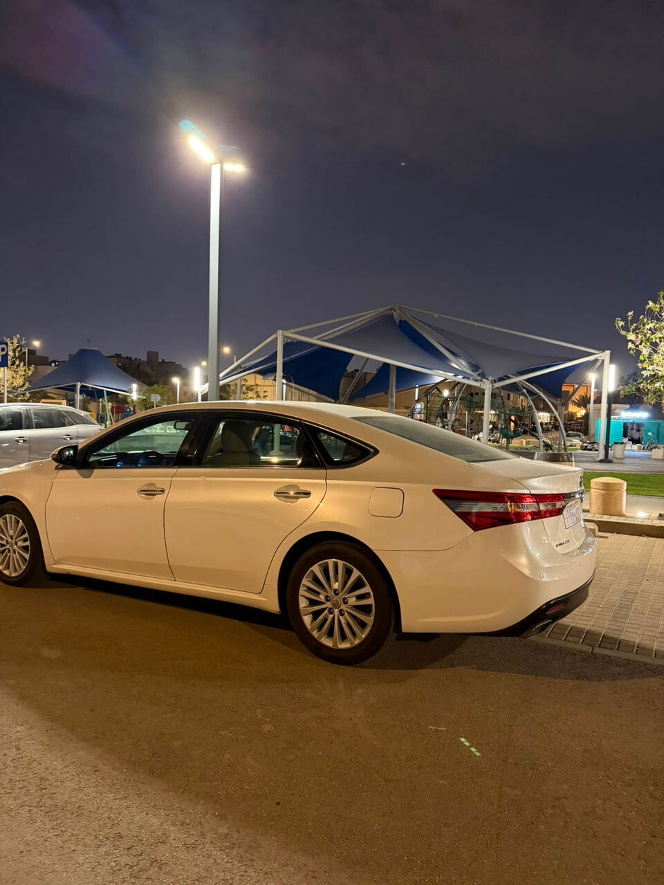 Riyadh, Vehicles, Cars & Trucks , SAR 42000,  Toyota Avalon,  2013,  Automatic,  383000 KM,    Limited &ndash; Fully Loaded