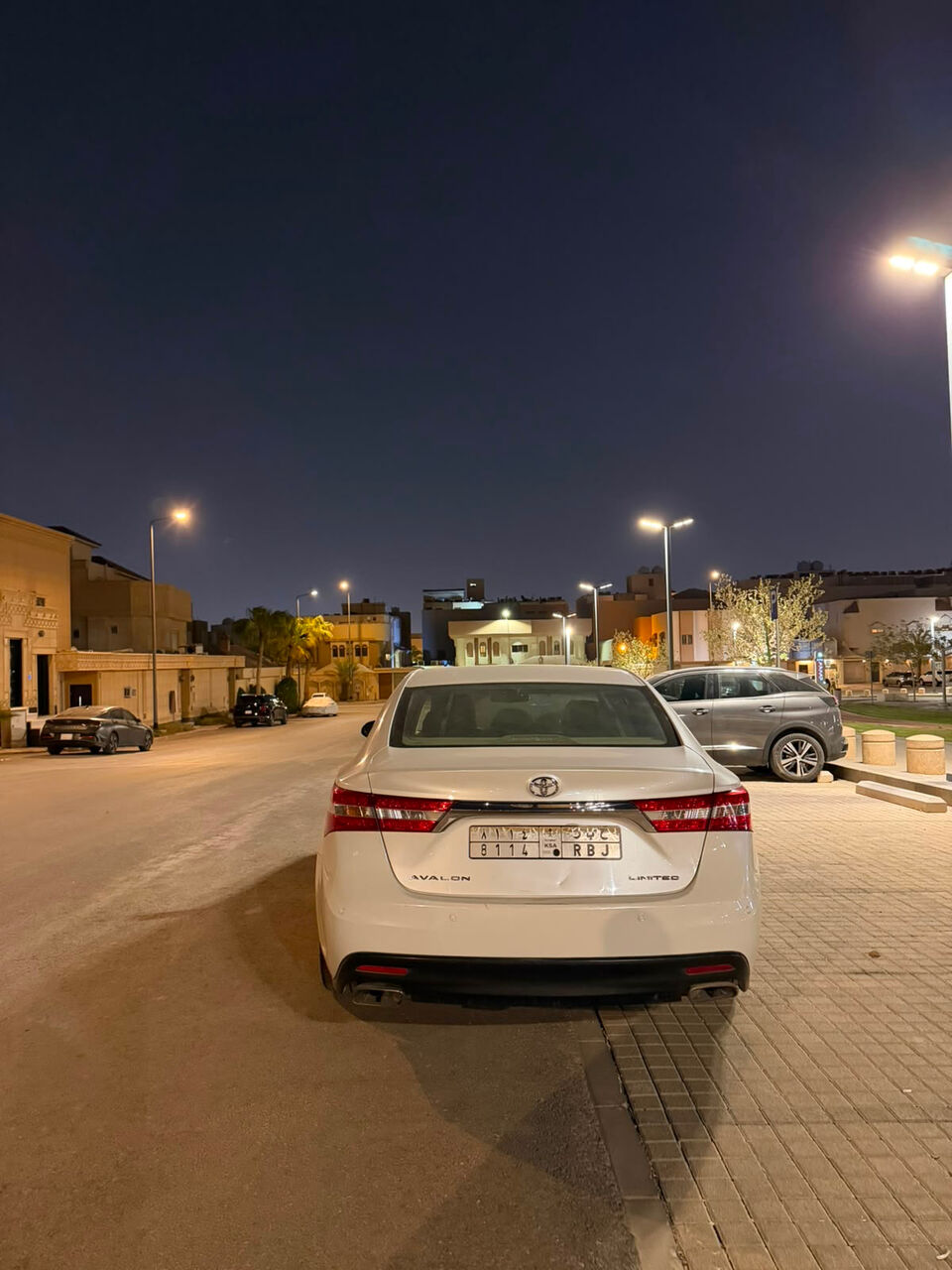 Riyadh, Vehicles, Cars & Trucks , SAR 42000,  Toyota Avalon,  2013,  Automatic,  383000 KM,    Limited &ndash; Fully Loaded