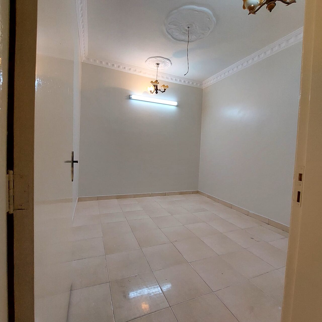 Al Naseem, Apartments, Flats, Houses & Villas, SAR 25000/year,  3 BR,  Family Apartment 2nd Floor Without Lift Large House With Include Taris Well Located