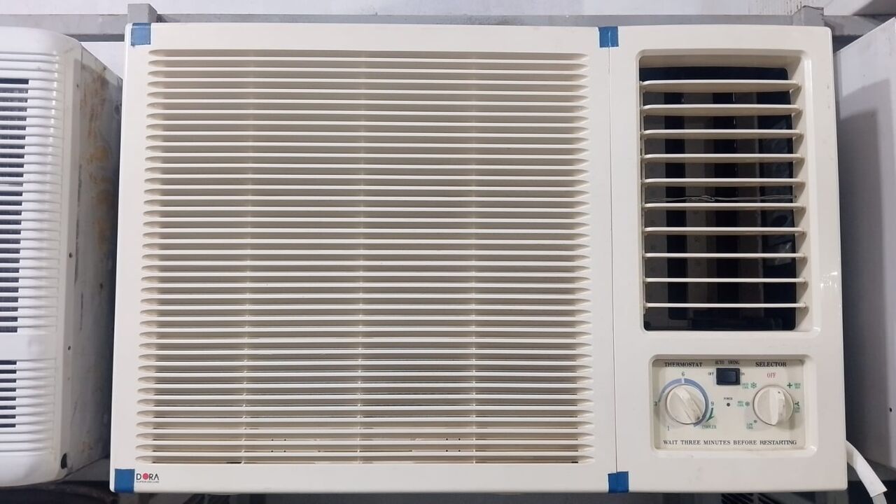 Al Baghdadyiah Al Gharbyia, Air Conditioners, SAR 1,  For Sale, Used, Clean, Almost New Window Air Conditioners, With Warranty, With Delivery