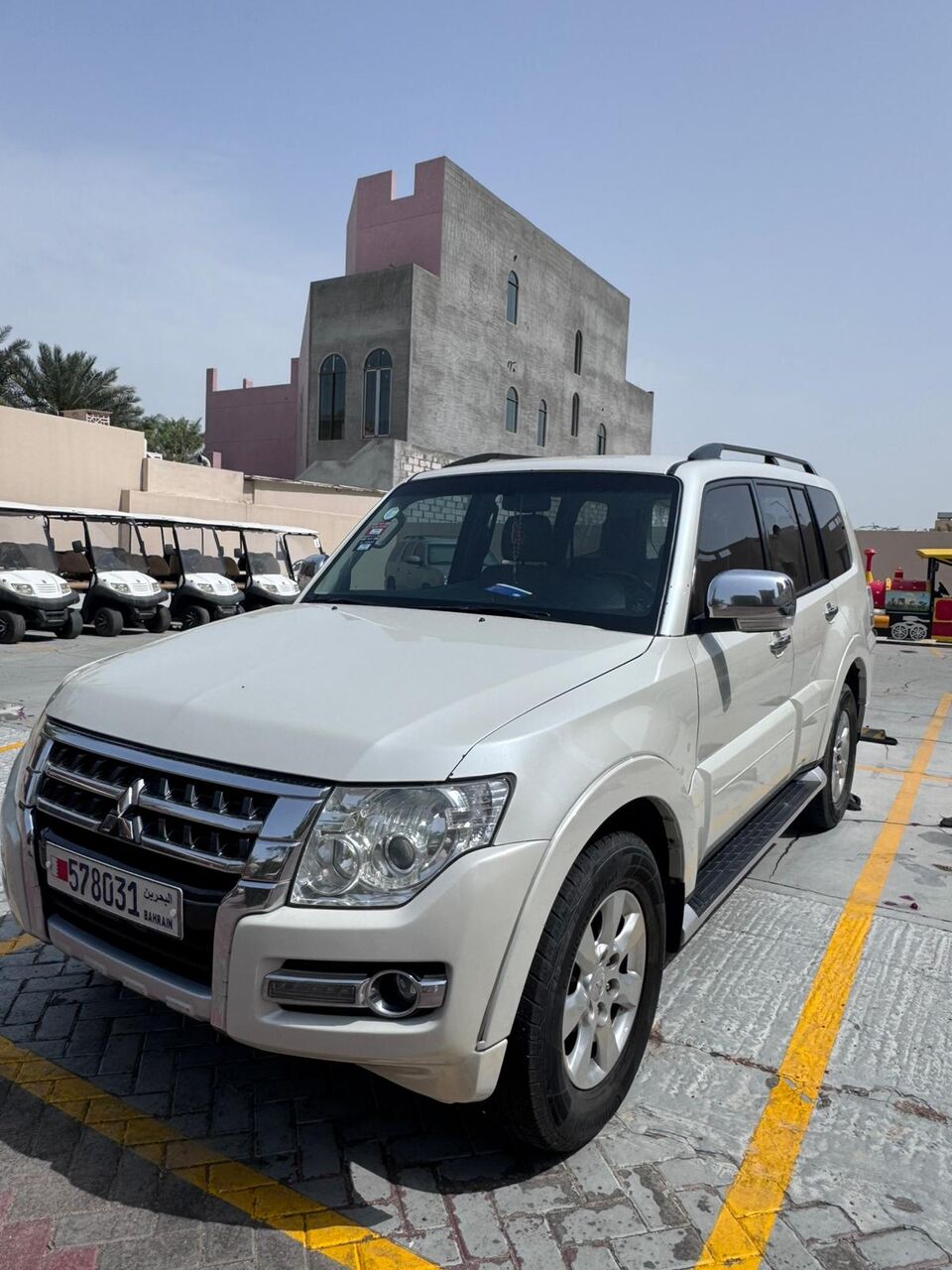 Juffair, Vehicles, Cars & Trucks , BHD 3500,  Mitsubishi Pajero,  2016,  Automatic,  150000 KM,  Mistubishi Pajero  For Sale In Good Condition.