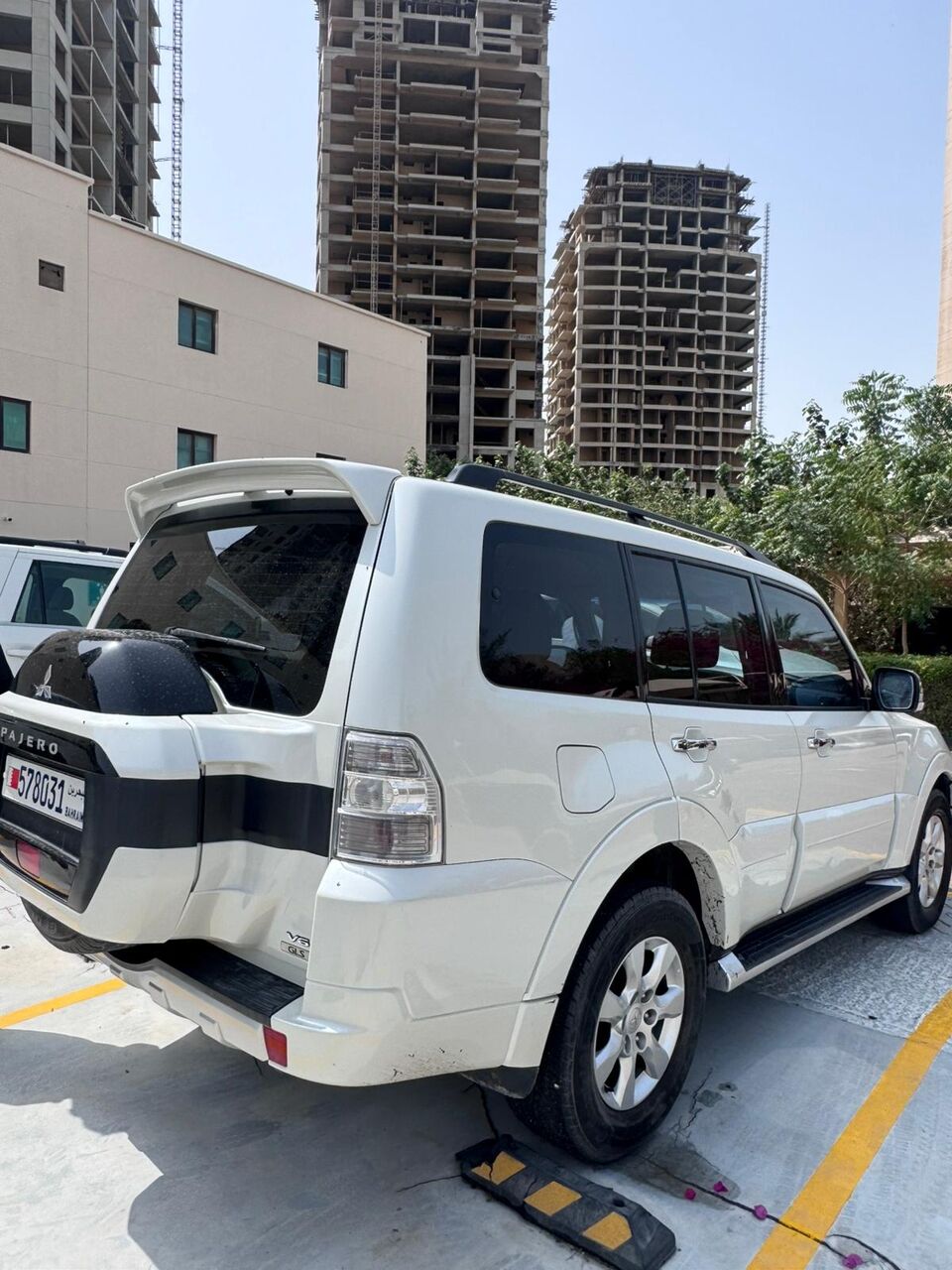 Juffair, Vehicles, Cars & Trucks , BHD 3500,  Mitsubishi Pajero,  2016,  Automatic,  150000 KM,  Mistubishi Pajero  For Sale In Good Condition.
