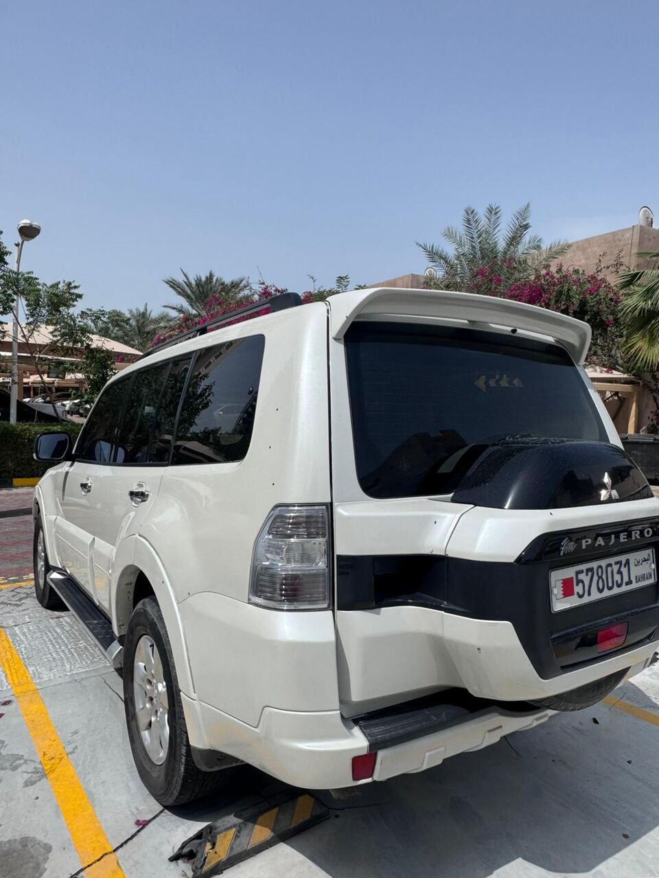 Juffair, Vehicles, Cars & Trucks , BHD 3500,  Mitsubishi Pajero,  2016,  Automatic,  150000 KM,  Mistubishi Pajero  For Sale In Good Condition.