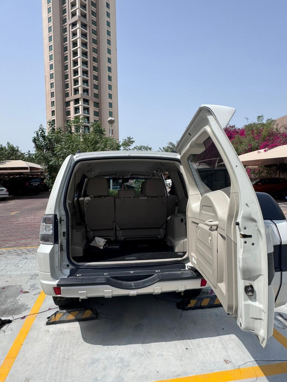 Juffair, Vehicles, Cars & Trucks , BHD 3500,  Mitsubishi Pajero,  2016,  Automatic,  150000 KM,  Mistubishi Pajero  For Sale In Good Condition.