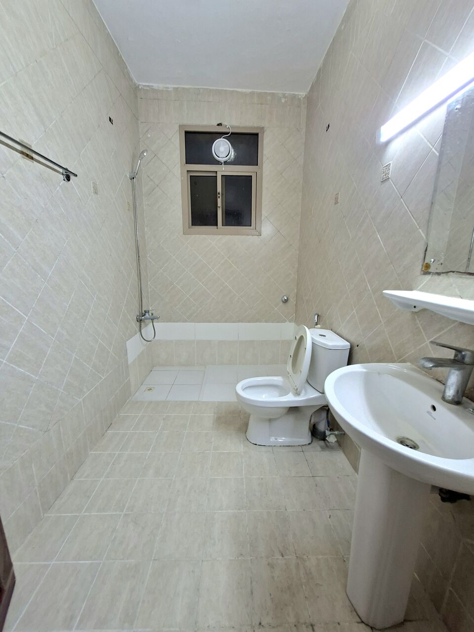 Hoora, Apartments, Flats, Houses & Villas, BHD 200/month,  Furnished,  1 BR,  Fully Furnished Family 1 BHK With Ewa In Hoora,Parking,Balcony, Clean Flat @ 35547951