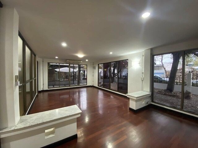 Bangkok, Villas, THB 90000,  140 Sq. Feet,  #EANF#