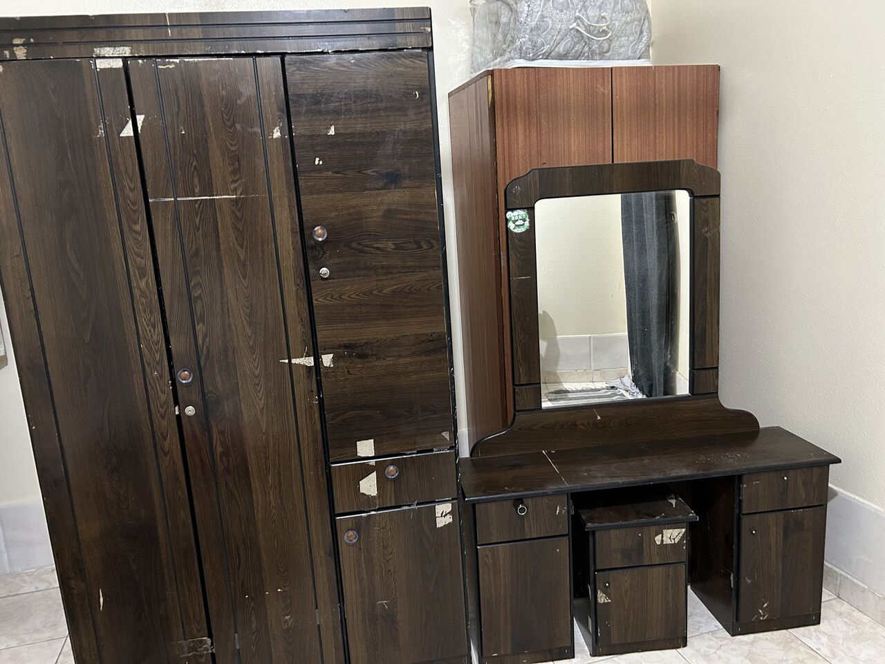 Jeddah, Furniture, SAR 150,  Wardrobe Cum Dressing Table Set