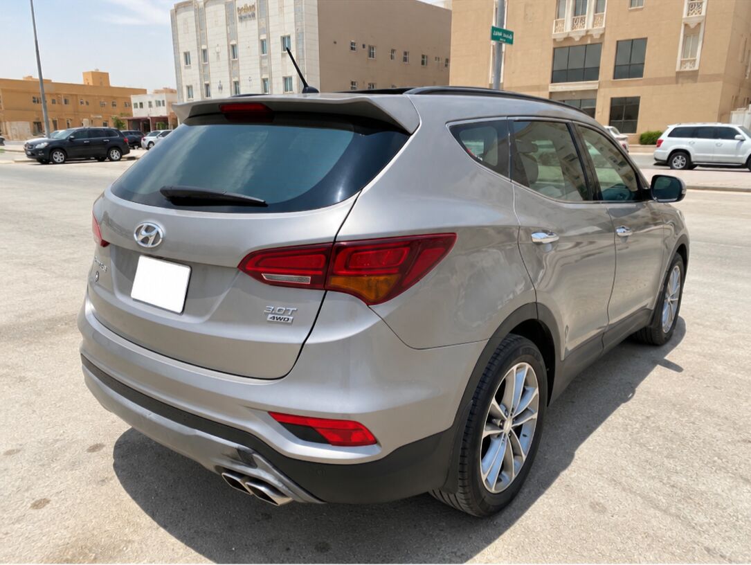 Riyadh, Vehicles, Cars & Trucks , SAR 48,  Hyundai Santa Fe,  2018,  Automatic,  196000 KM,    &ndash; For Sale