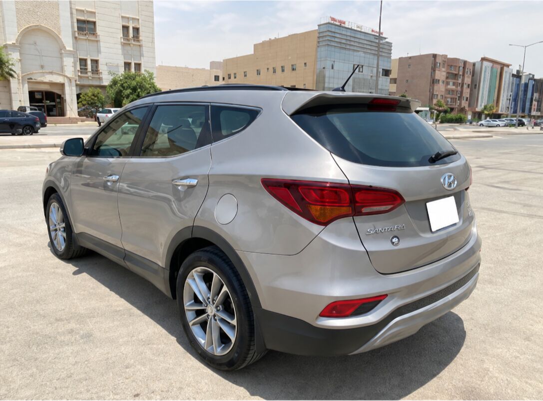 Riyadh, Vehicles, Cars & Trucks , SAR 48,  Hyundai Santa Fe,  2018,  Automatic,  196000 KM,    &ndash; For Sale