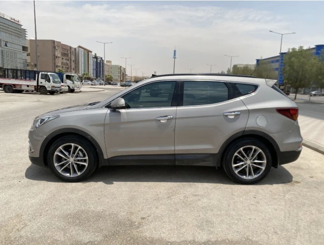 Riyadh, Vehicles, Cars & Trucks , SAR 48,  Hyundai Santa Fe,  2018,  Automatic,  196000 KM,    &ndash; For Sale