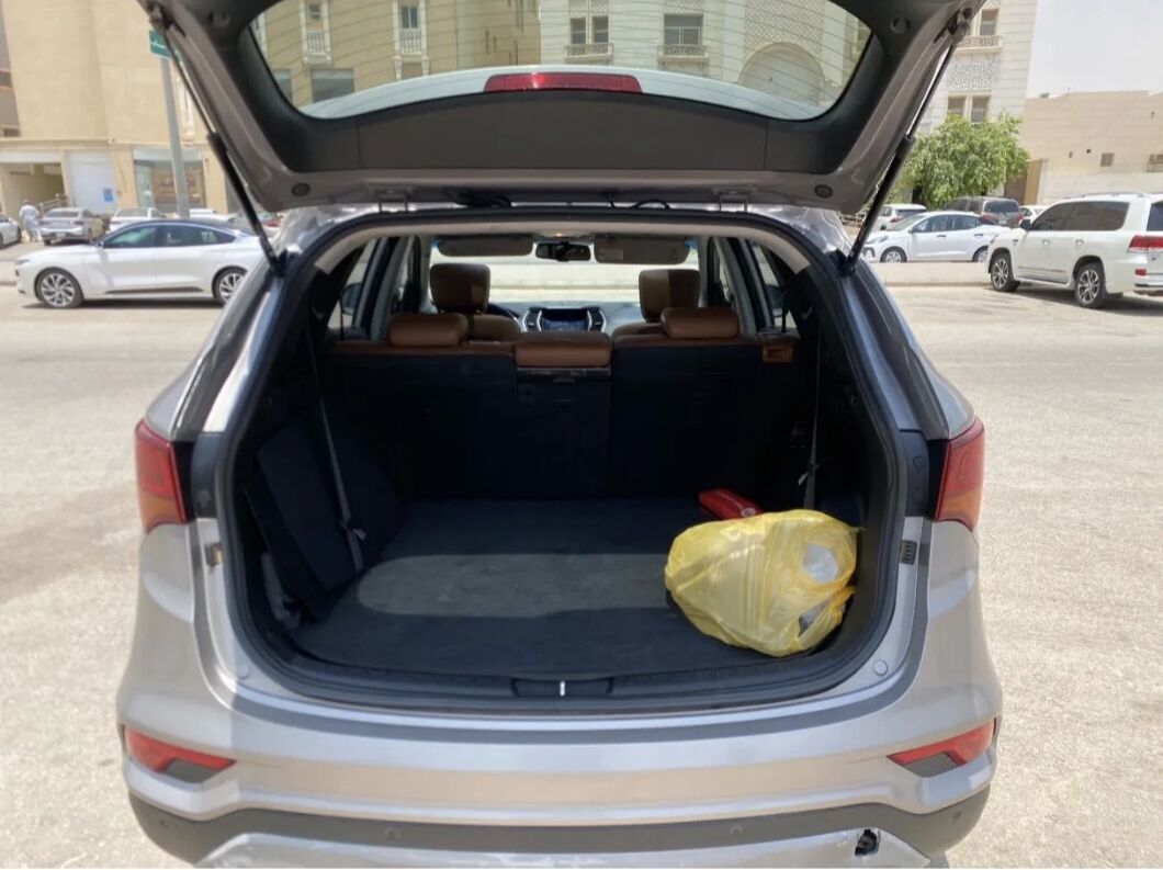Riyadh, Vehicles, Cars & Trucks , SAR 48,  Hyundai Santa Fe,  2018,  Automatic,  196000 KM,    &ndash; For Sale