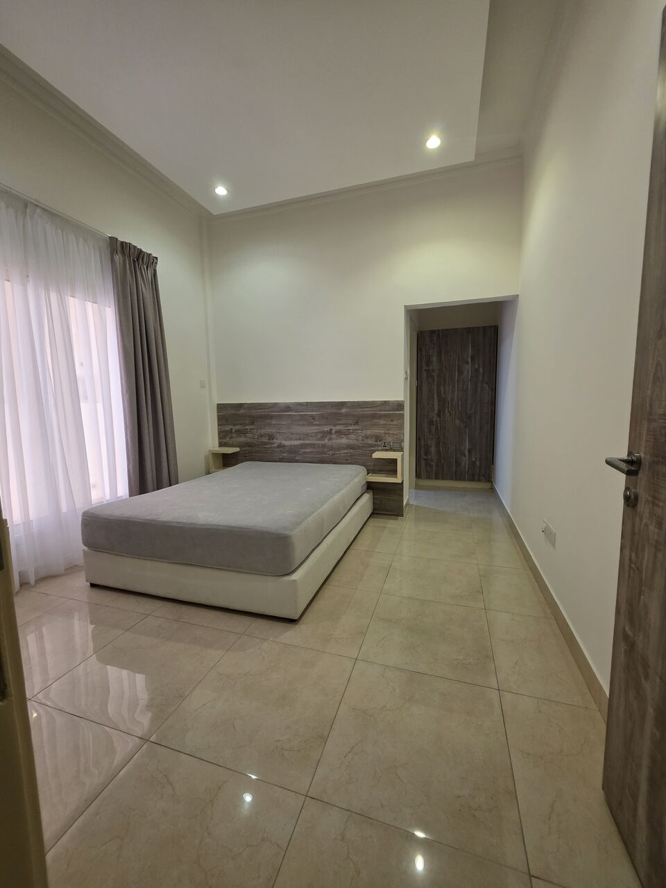 Hoora, Apartments, Flats, Houses & Villas, BHD 260/month,  2 BR,  @1BATHROOM Hall Kitchen Open With Electricity Fully Furnished Car Parking