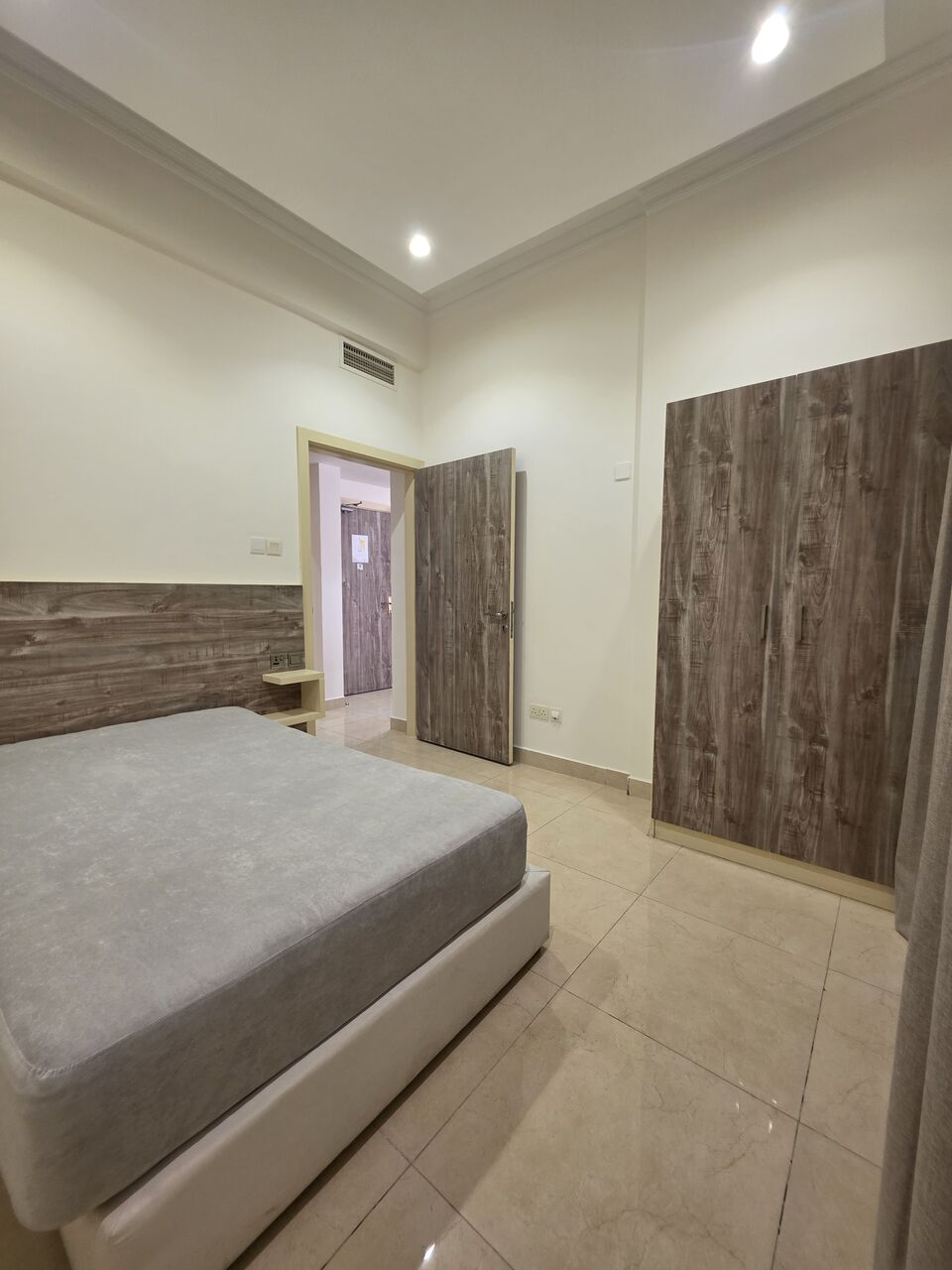 Hoora, Apartments, Flats, Houses & Villas, BHD 260/month,  2 BR,  @1BATHROOM Hall Kitchen Open With Electricity Fully Furnished Car Parking